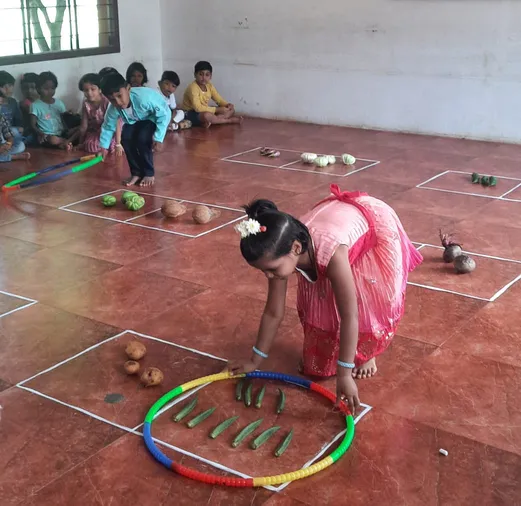Ukg Bigger group activity 4_result Salem's best school's UKG students use hula hoops to identify bigger counts of vegetables in a fun learning session.