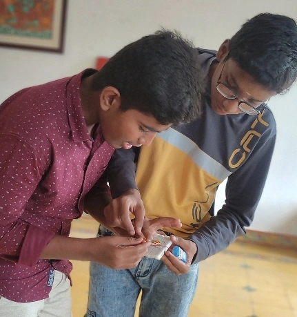 Young innovators exploring electronic components during Makey-Makey workshop at best school in Salem