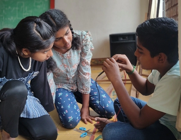 Collaborative problem-solving with electronic components