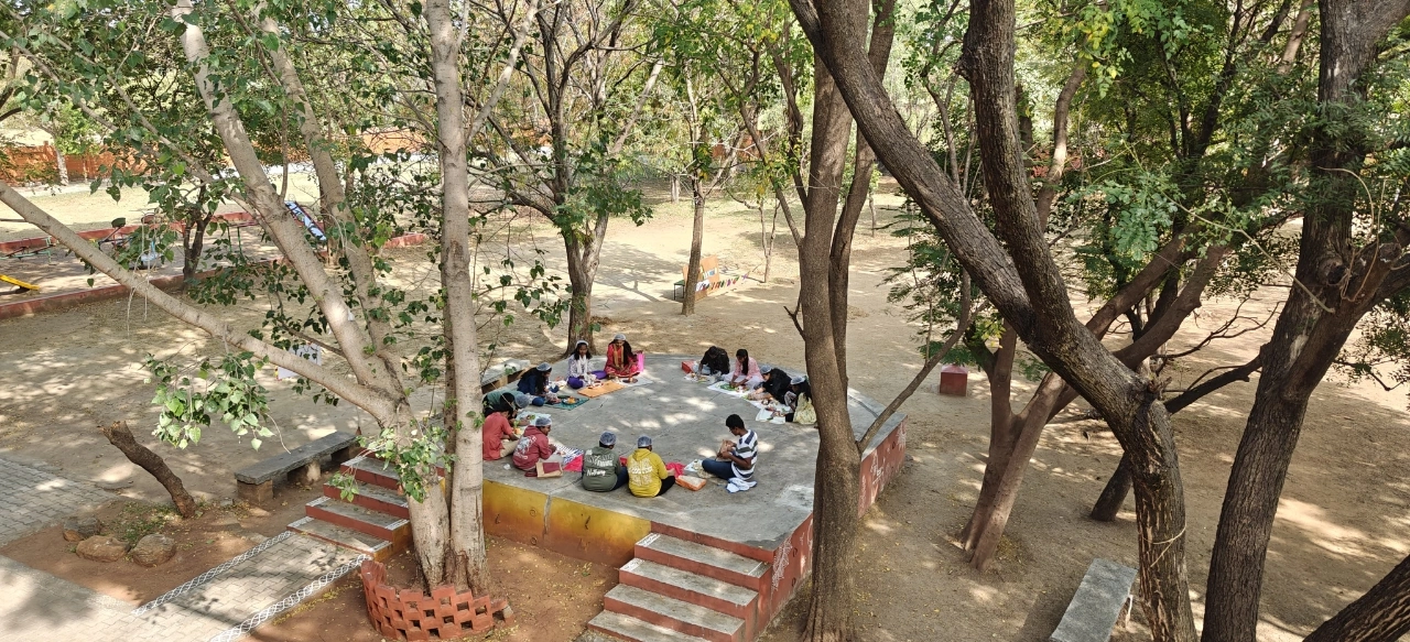 Students practicing vegetable carving on banana leaves at Vidhya Peetham i-School