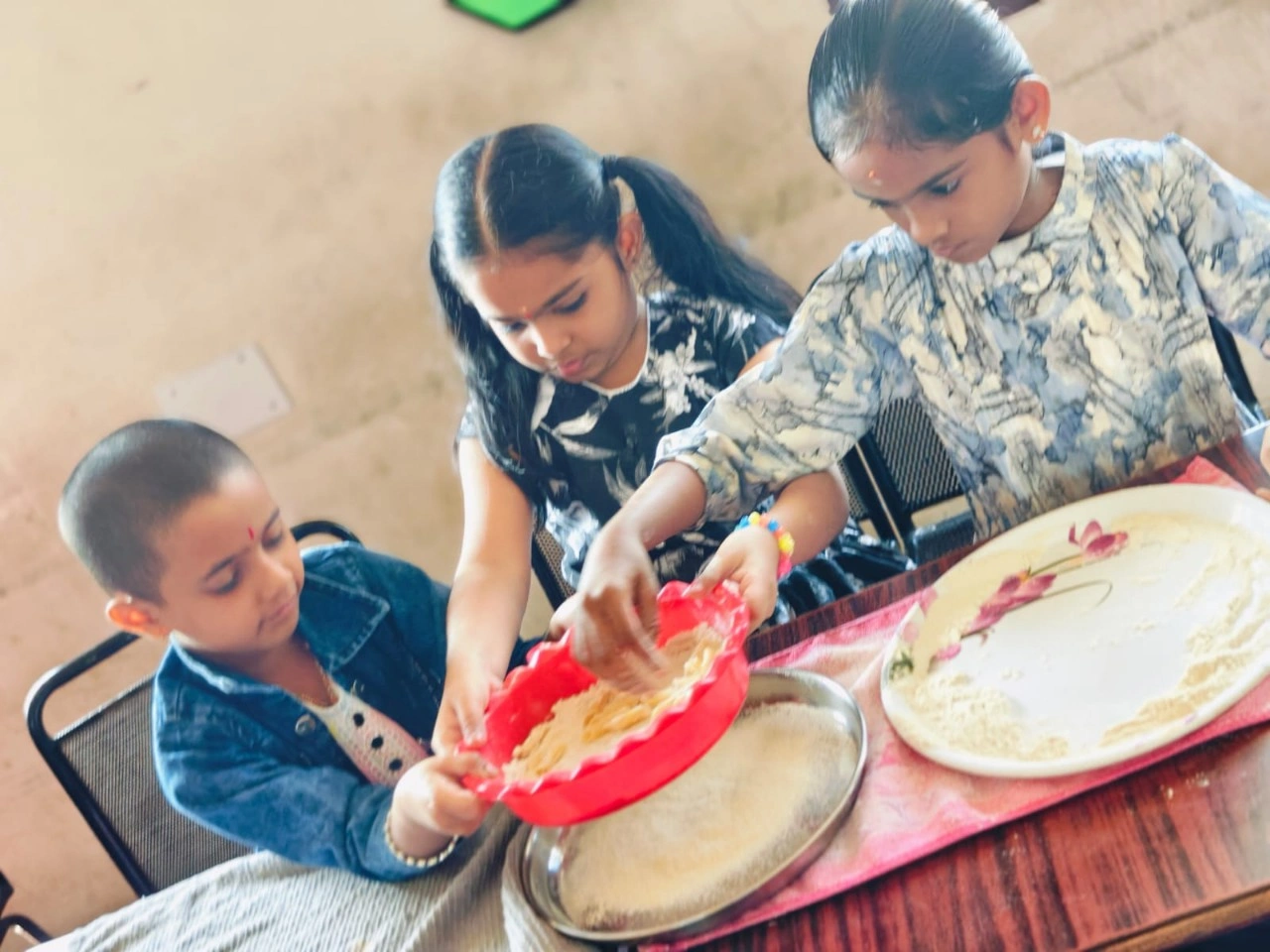Hands-on learning experience with mixture separation at Vidhya Peetham