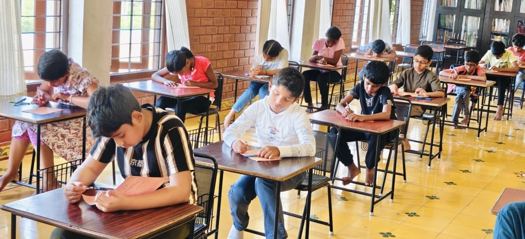 India Spelling Bee Competition 2025 participants at Vidhya Peetham i-School classroom