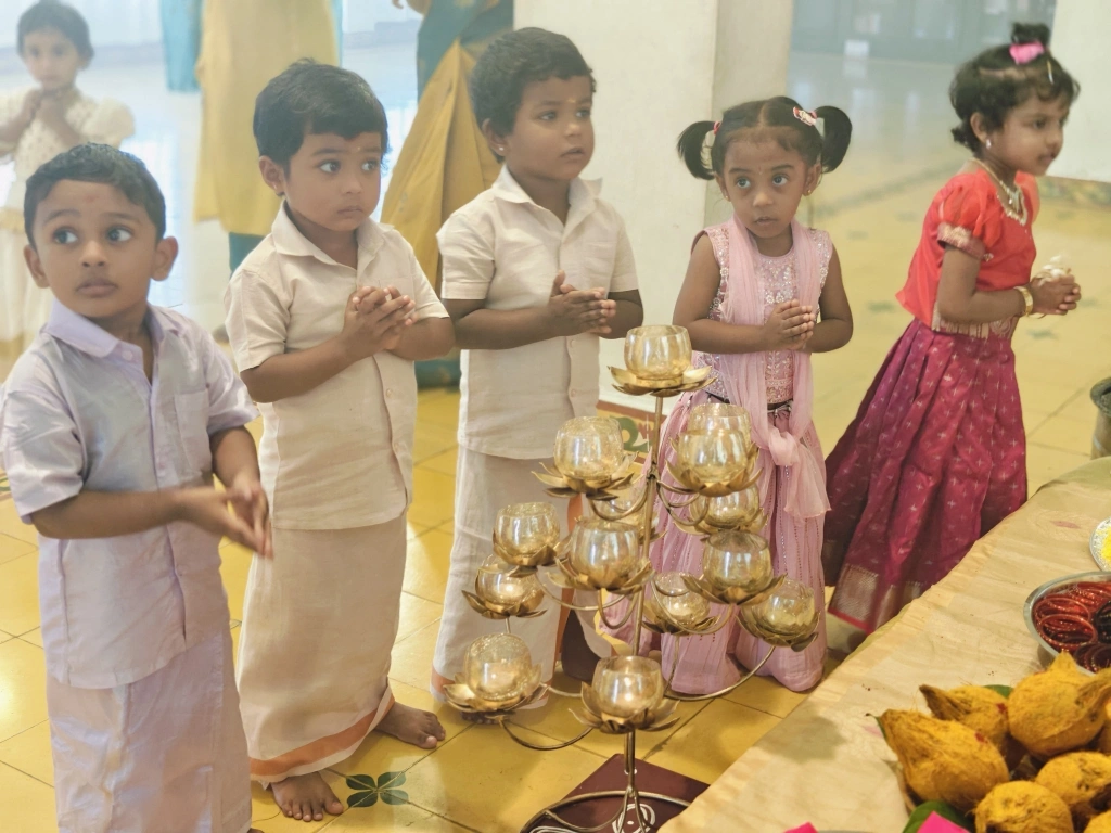UKG students reciting slokas during Navaratri 2025 festival at best school Salem
